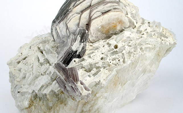 Lepidolite ore